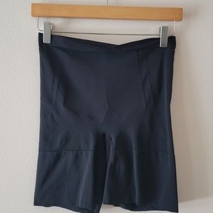 Spanx OnCore Mid Thigh Shorts